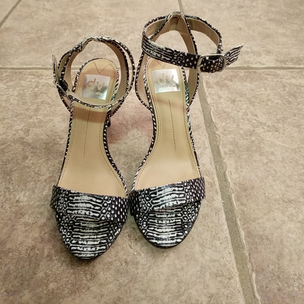 Black and White faux snakeskin print DV dolce vita